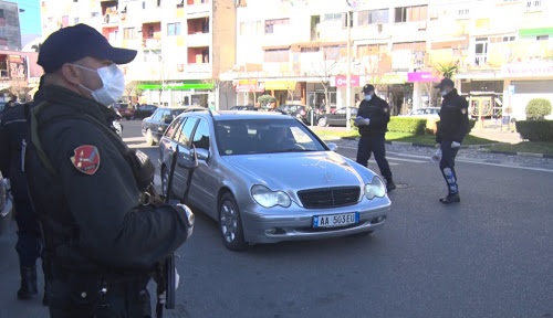Urdhri i ri per levizjen: Nga sot qarkullohet me makine, ja fashat e orareve dhe kufizimet